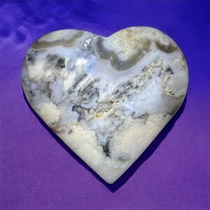 Black Cherry Agate Crystal Heart‎ Carving (#3)